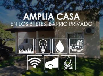 Casa · 170m² · 8 Ambientes · 1 Cochera · Casa en Barrio Privado en Colón