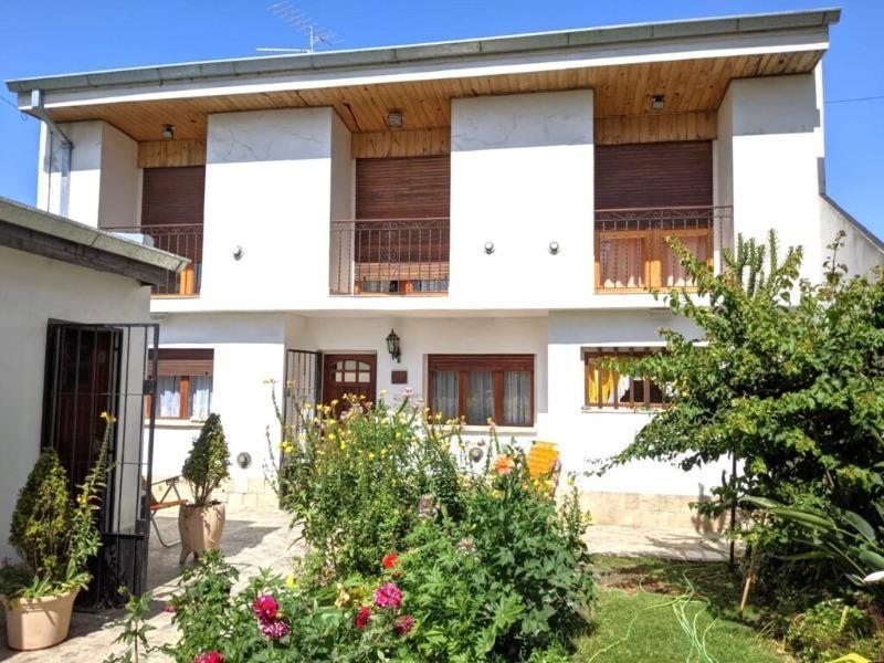 Chalet con 5 amb, 233m² en barrio Termas Huinco