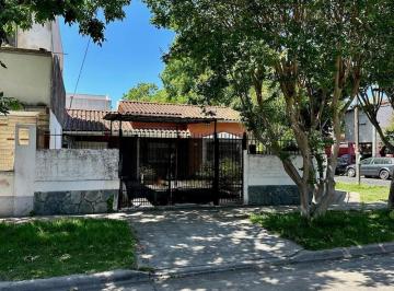 Casa · 128m² · 3 Ambientes · 1 Cochera · Chalet de 3 Ambiente en Venta en Villa Adelina, San Isidro