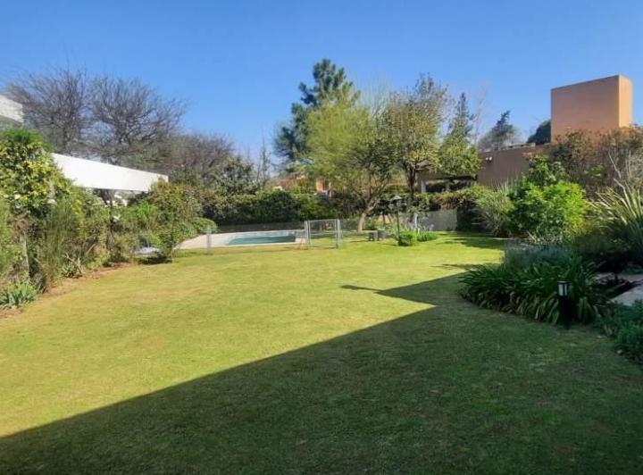 Casa · 250m² · 12 Ambientes