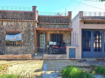 Casa de 3 ambientes, La Matanza · Casa Americana 3 Amb C/cochera Patio y Fondo - Villa Luzuriaga