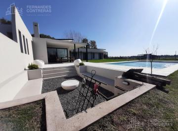 Casa · 205m² · 4 Ambientes · Casa en Venta Carlos Auyero S/n