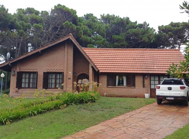 Casa · 203m² · 5 Ambientes · 1 Cochera
