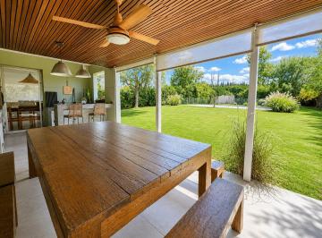 Casa · 208m² · 5 Ambientes · Casa en Alquiler en Santa Barbara, Tigre, G. B. a. Zona Norte