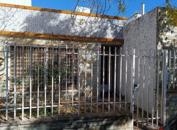 Casa de 3 ambientes, Tres de Febrero · Venta Casa 3 Ambientes Cochera - Pileta - Lavadero - Lote 9.40 X 26