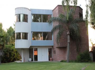 Casa · 340m² · 10 Ambientes · Venta y Alquiler Casa Barrio Cerrado Country Nautico en Isla Santa Monica, Delta