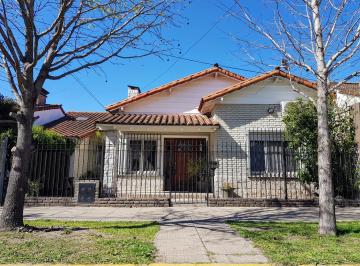 Casa · 152m² · 4 Ambientes · 1 Cochera · Chalet Céntrico Ituzaingó