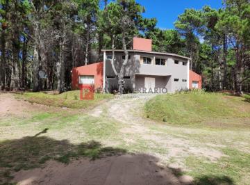 Casa · 224m² · 4 Ambientes · 3 Cocheras · Casa en Costa del Este