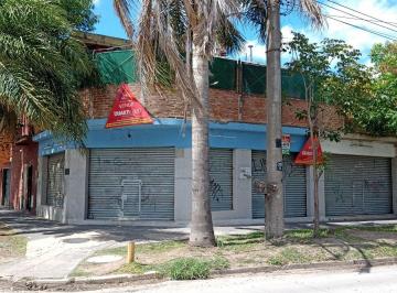 DEH-DEH-410_3 · Retasado! 3 Locales + 2 Deptos. Frente Estacion
