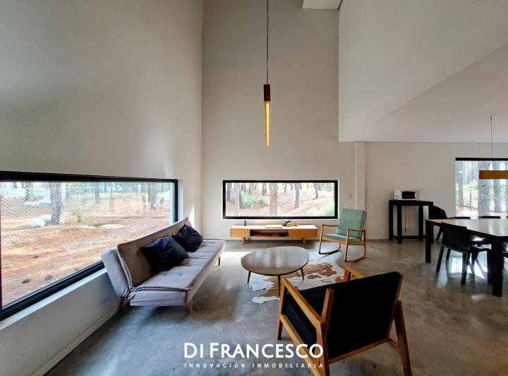 Casa · 273m² · 5 Ambientes · 2 Cocheras