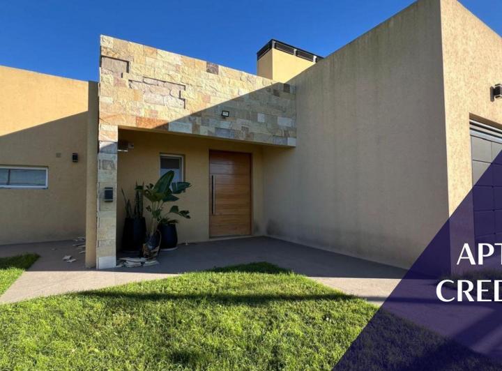 Casa · 259m² · 4 Ambientes · 6 Cocheras