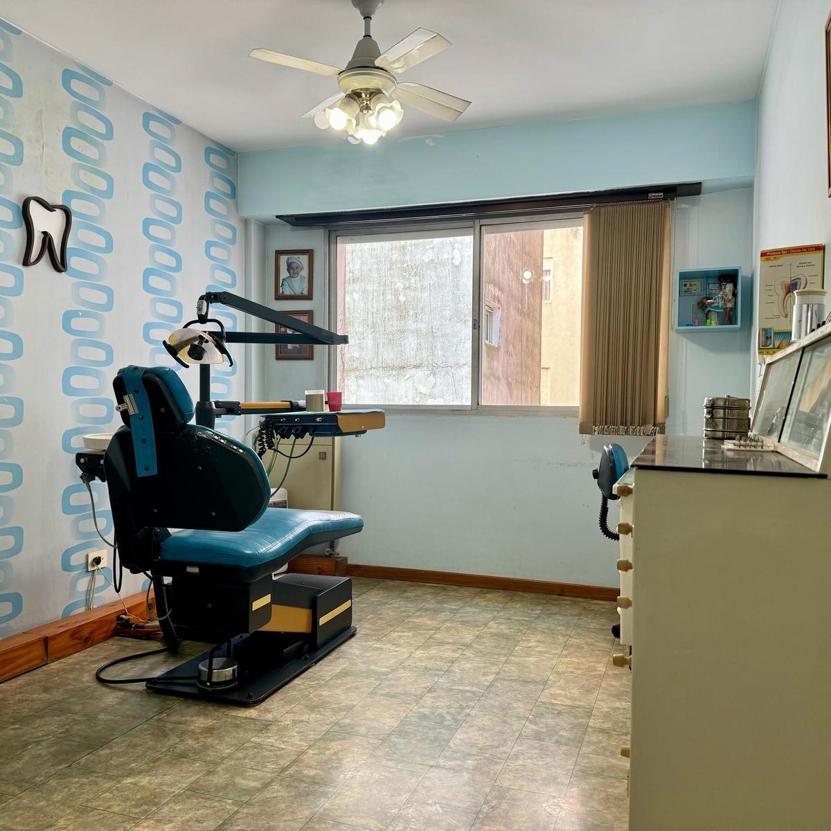 Consultorio 1 amb, 56m² en Centro con 2 consultorios y baño privado
