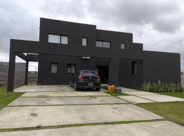 Casa · 242m² · 5 Ambientes · Venta Casa San Sebastian Area 8 - 5 Ambientes