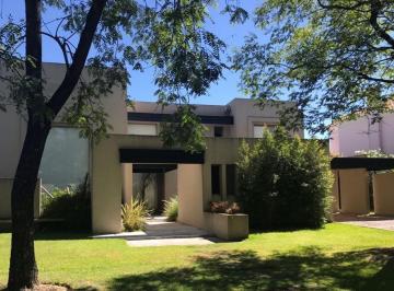 Casa · 360m² · 5 Ambientes · 2 Cocheras · Casa en Venta en Los Castores, Nordelta, Tigre