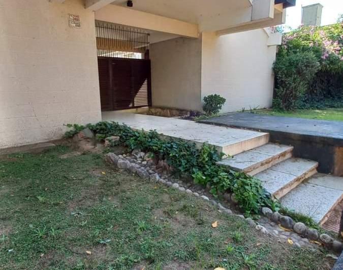 Casa · 288m² · 14 Ambientes · 1 Cochera