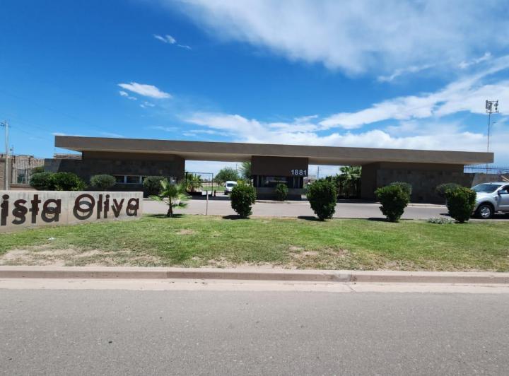 Casa · 80m² · 5 Ambientes · 1 Cochera