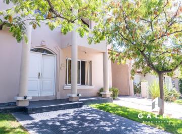 Casa · 223m² · 6 Ambientes · 2 Cocheras · Casa en Venta Barrio Palmares
