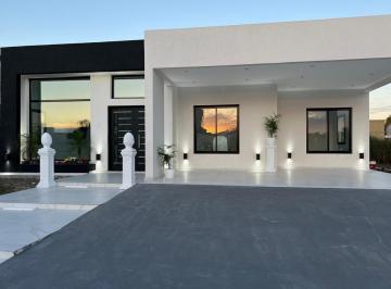 Casa · 180m² · 4 Ambientes · 2 Cocheras · Casa Soñada Lagos de Canning