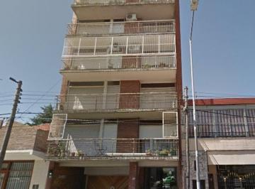 Departamento · 59m² · 3 Ambientes · 1 Cochera · San Martín Centro. Depto. 3 Amb. C/balcón, Patio y Cochera