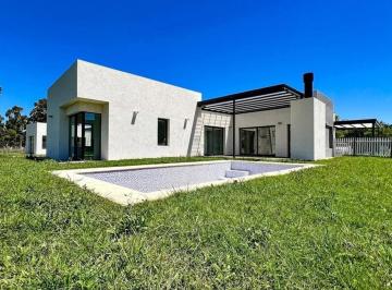 Casa · 195m² · 4 Ambientes · Casa 4 Ambientes Rumenco Joven a Estrenar con Piscina