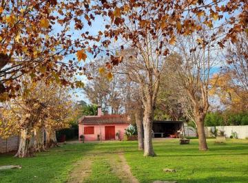 Quinta vacacional · 103m² · 3 Ambientes · 2 Cocheras · Quinta en Venta en Loma Verde