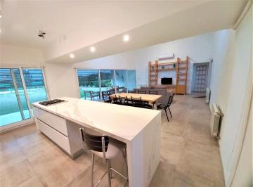 Casa · 83m² · 2 Dormitorios · 2 Cocheras · Casa en Las Acequias
