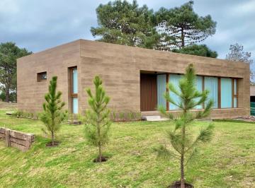 Casa · 5 Ambientes · 2 Cocheras · Casa en Costa Esmeralda