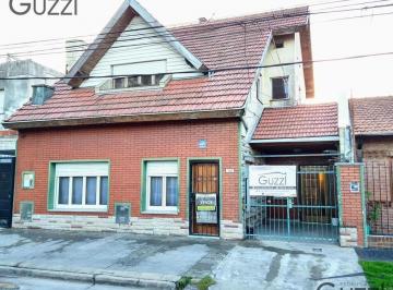 Casa · 200m² · 8 Ambientes · 1 Cochera · Casa Multifamiliar - Villa Adelina, San Isidro, G. B. a. Zona Norte