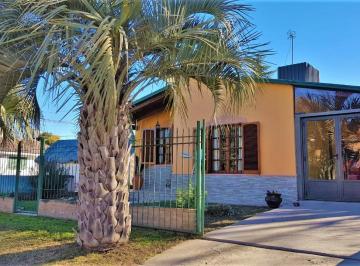 Casa de 9 ambientes, Villa Carlos Paz · V190 Venta - Playas de Oro Chalet con Piscina + Departamento