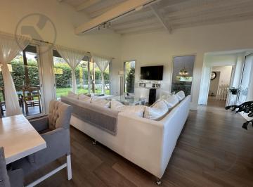 Casa · 196m² · 4 Ambientes · 1 Cochera · Venta | Casa 4 Ambientes | Rumenco