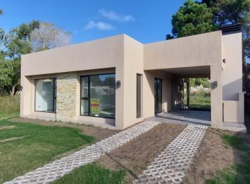 Casa de 3 ambientes, Costa del Este · "Casa a Estrenar en Costa del Este, Costa Atlantica."