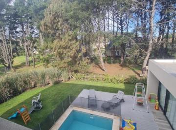 Casa · 360m² · 4 Ambientes · Casa 4 Amb Barrio Privado Rumenco