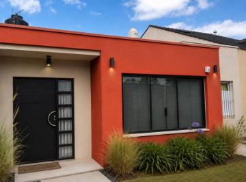 Casa · 85m² · 3 Ambientes · Chalet Moderno 2 Dorm. y Parque. Chalet en Venta