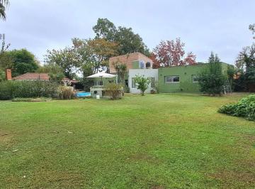 Casa · 130m² · 5 Ambientes · 3 Cocheras · Casa en Villa Parque Sicardi
