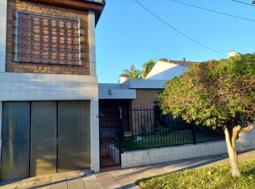 Casa de 4 ambientes, San Isidro · Excelente Casa Americana 4 Ambientes con Amplio Fondo Libre