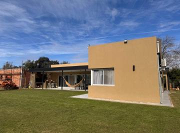 Casa de 5 ambientes, Carmen de Areco · Imperdible Propiedad con Piscina.
