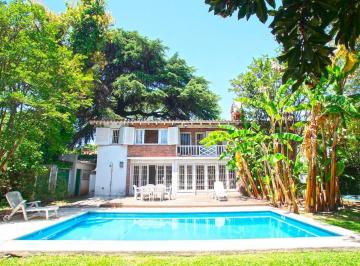 Casa · 310m² · 6 Ambientes · 4 Cocheras · Muy Buena Casa en Venta - San Isidro - Beccar - Libertador a Vias