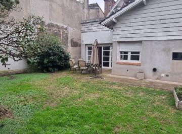Casa · 150m² · 4 Ambientes · 20 Cocheras · En Venta en Palomar a m del Acceso Oeste en Esquina Sobre Av Principal, Chalet de 4 Ambien
