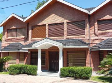 Casa · 398m² · 10 Ambientes · Venta de Importante Casa en Mapuche 10 Amb, Gran Lote Central con Pileta
