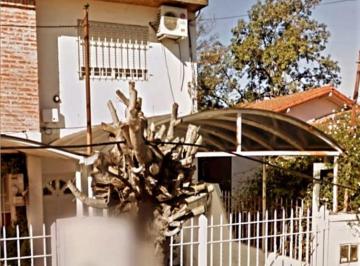 Casa · 100m² · 4 Ambientes · 1 Cochera · En Venta en Ciudad Jardin Hermoso Triplex de 4 Ambientes 2 Baños Cochera Patio Permuto Depto Capital