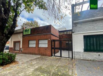 Casa · 142m² · 4 Ambientes · 1 Cochera · Casa a Modernizar en Lote de 8.66x15.82