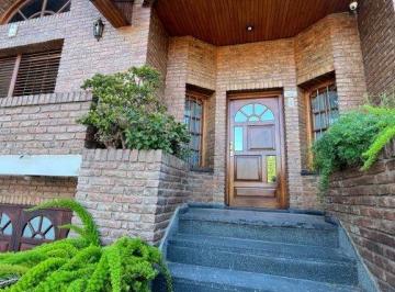 Casa de 4 ambientes, Lomas de Zamora · Venta de Casa de Categoria en Lomas de Zamora
