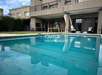 Casa · 170m² · 4 Ambientes · 3 Cocheras · Casa en Alquiler Los Robles - Cuan Propiedades