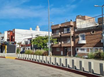 Foto · Venta Casa B° Guemes Frente a Plaza de Las Américas 5 Dorm.
