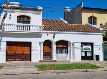 Casa · 145m² · 5 Ambientes · 1 Cochera · Casa - Centro (Moreno)