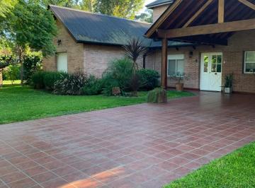 Casa · 180m² · 5 Ambientes · 2 Cocheras · Casa en Barrio Cerrado El Casco de Moreno