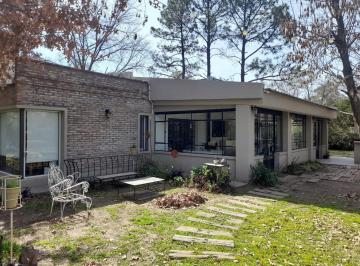 Casa · 225m² · 7 Ambientes · 2 Cocheras · Casa en Venta de Tres Dorm. con Patio y Pileta - Funes