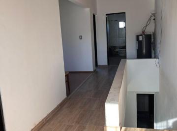 Casa · 200m² · 5 Ambientes · 1 Cochera · Casa en en Alquiler de 3 Dorm. en La Plata