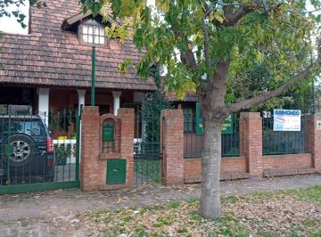 Casa · 160m² · 8 Ambientes · 2 Cocheras · Chalet Sobre Lote de 460 m² - Apto Credito