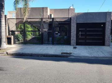 Casa de 4 ambientes, La Matanza · Venta - Permuta Casa Mas Departamento en Ramos Mejia